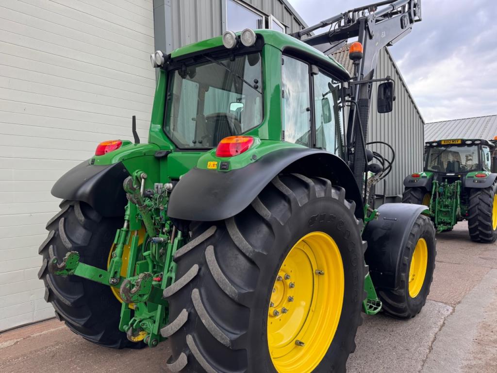 John Deere 6830