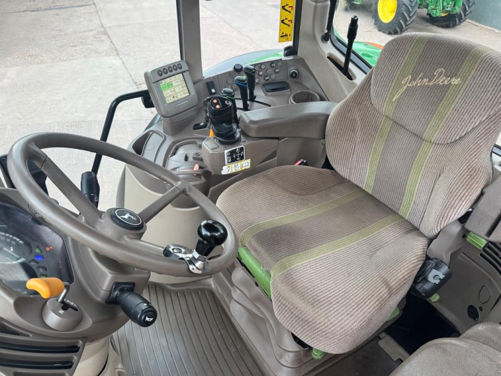 John Deere 6830