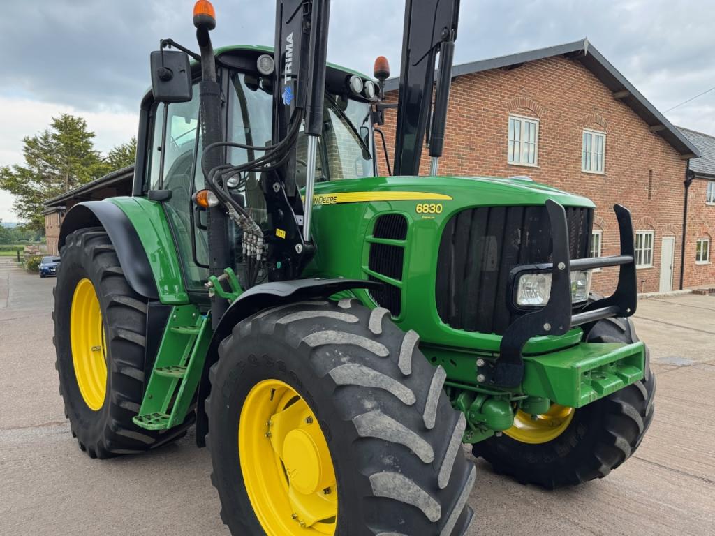 John Deere 6830