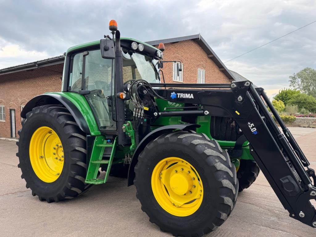 John Deere 6830