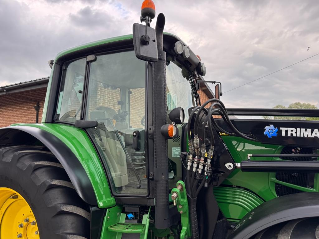 John Deere 6830