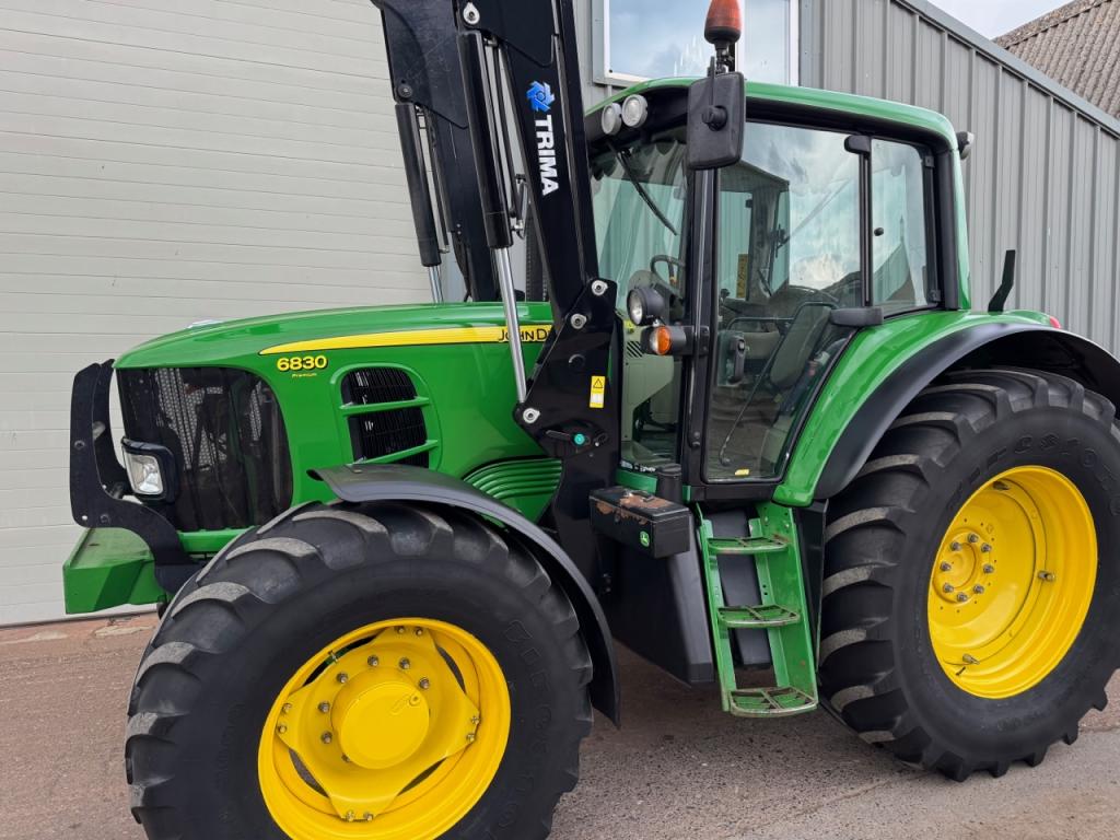 John Deere 6830