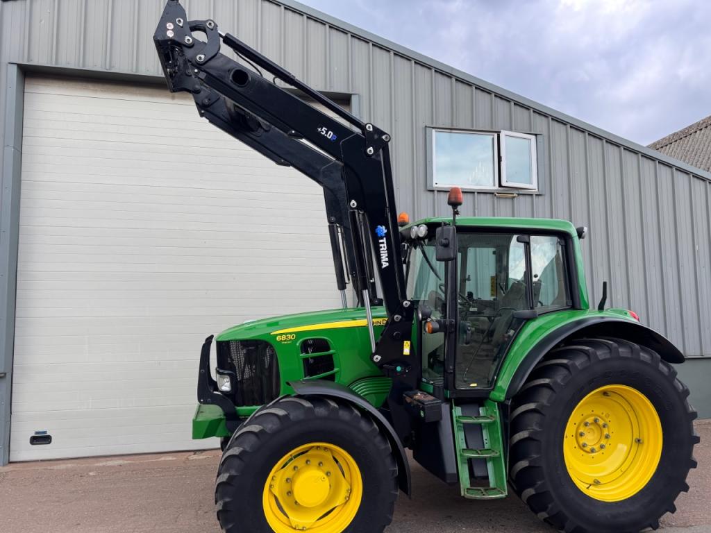 John Deere 6830