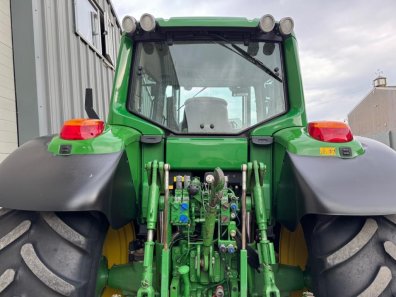 John Deere 6830