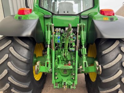 John Deere 6830
