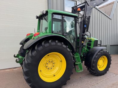 John Deere 6830