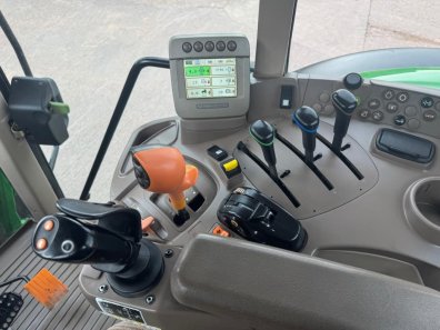 John Deere 6830