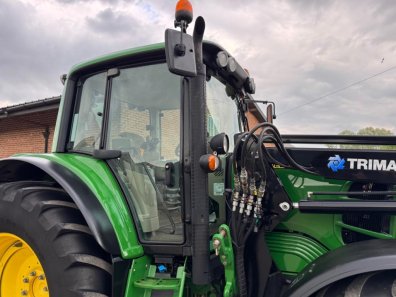 John Deere 6830