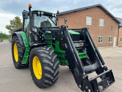John Deere 6830