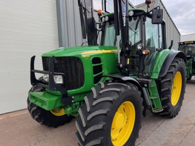 John Deere 6830