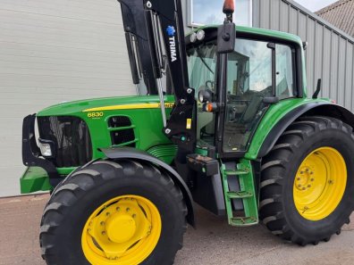 John Deere 6830