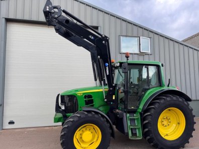 John Deere 6830