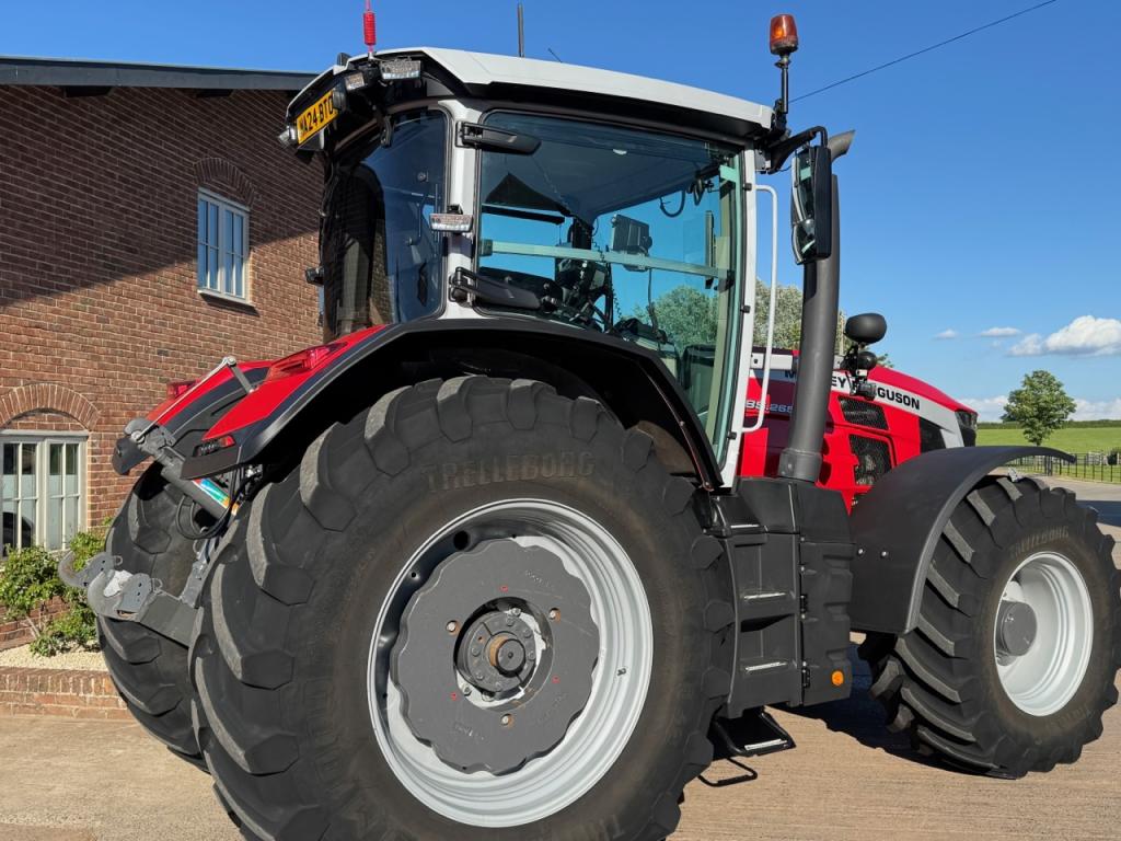 Massey Ferguson 8S.265 Exclusive