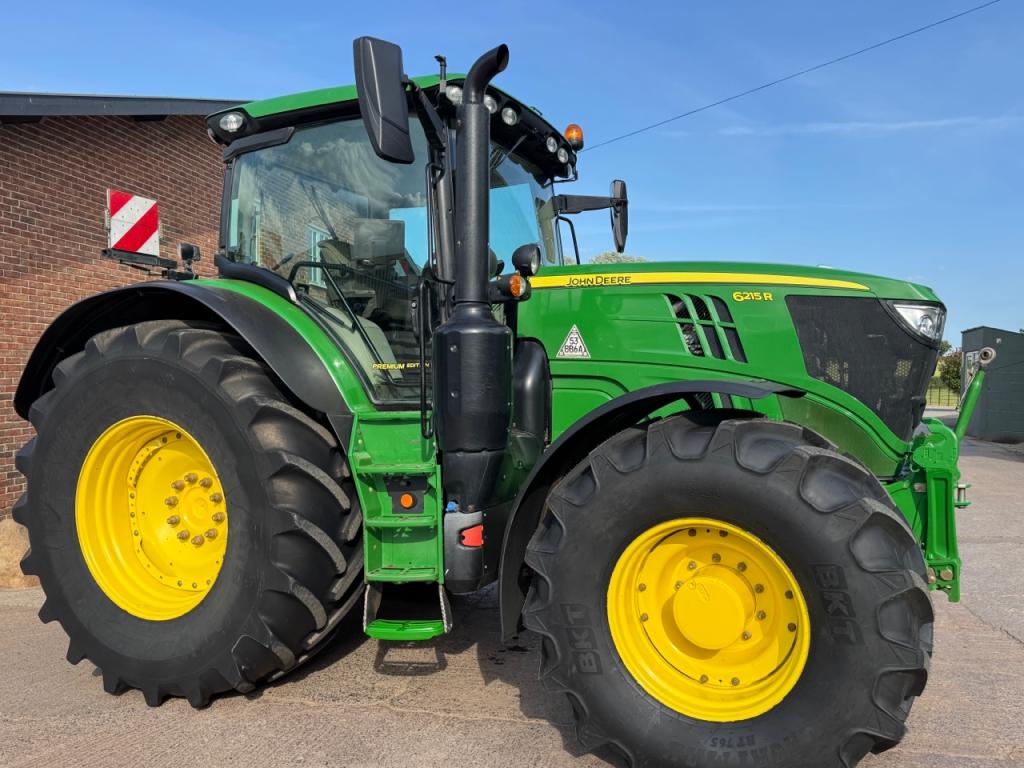 John Deere 6215R