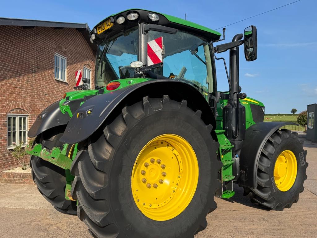 John Deere 6215R