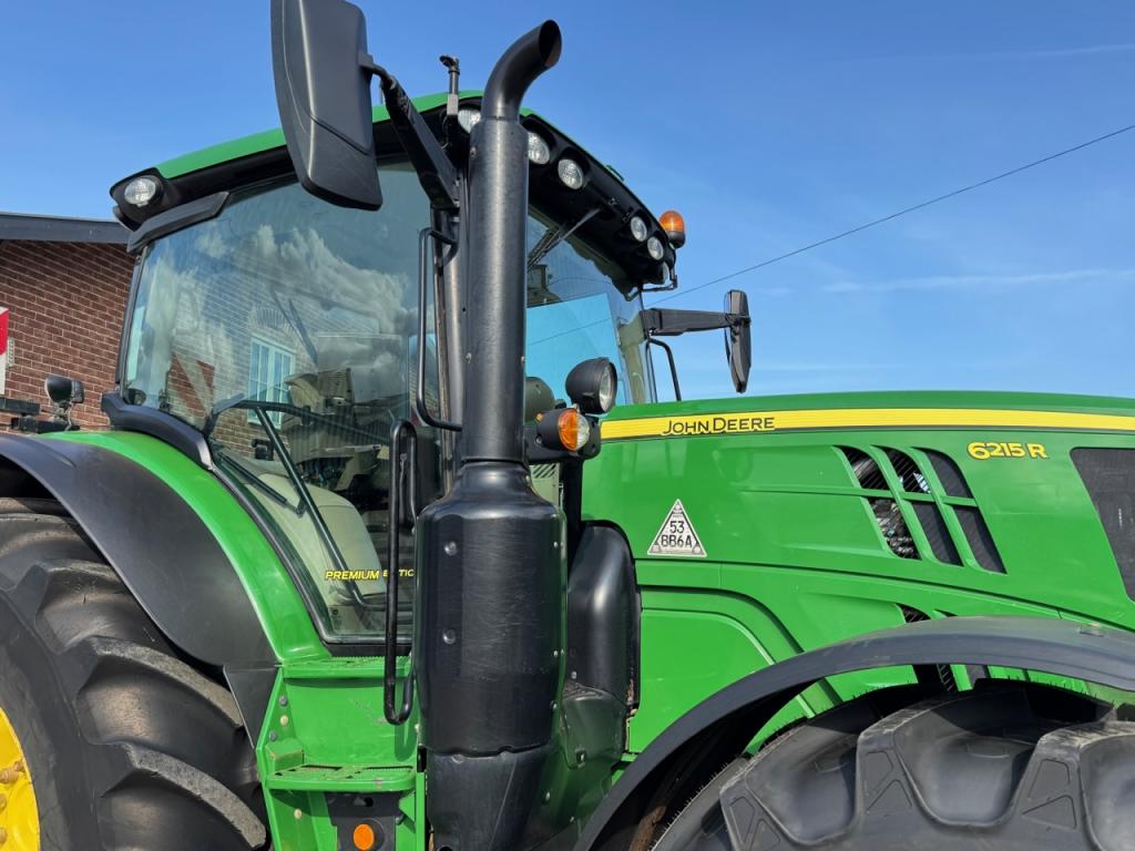 John Deere 6215R