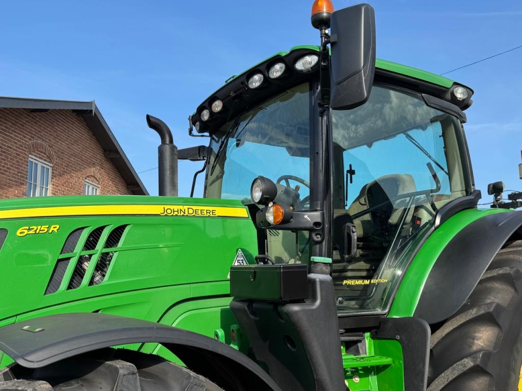 John Deere 6215R