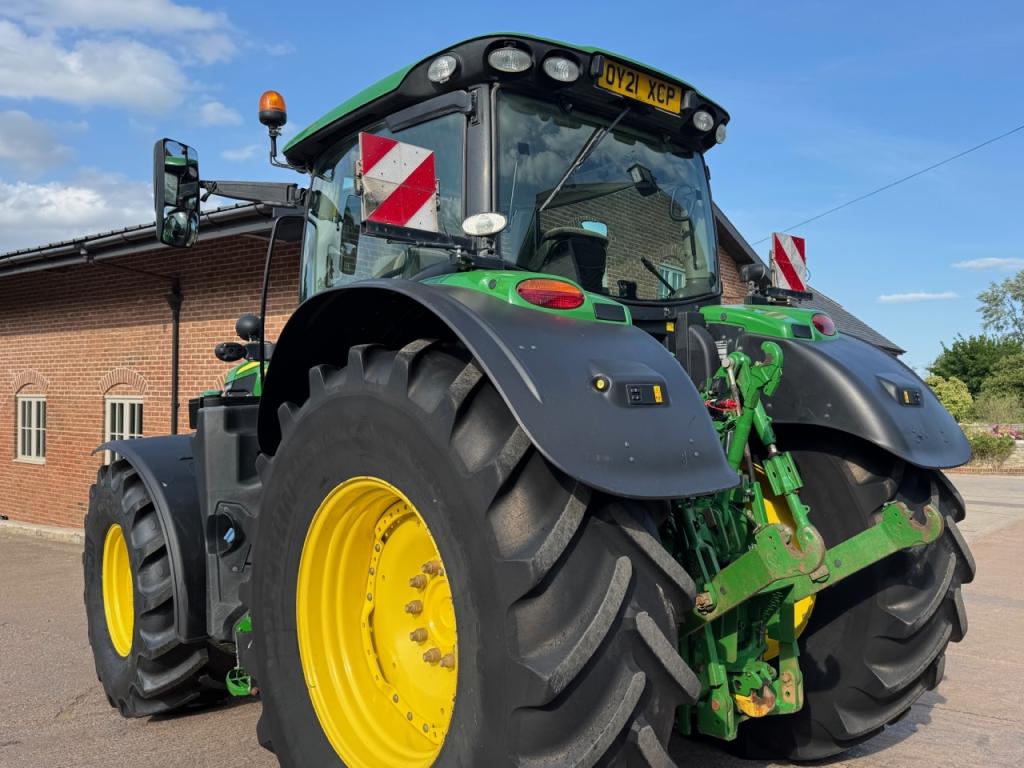 John Deere 6215R