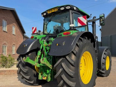 John Deere 6215R