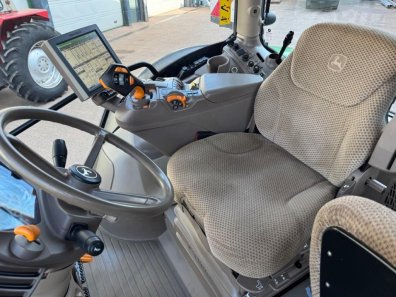 John Deere 6215R