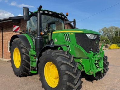 John Deere 6215R
