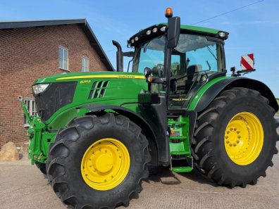 John Deere 6215R