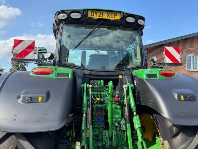 John Deere 6215R