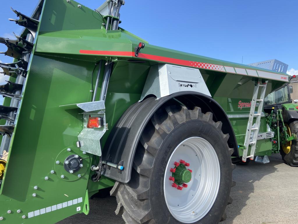 SpreadPoint MK-900 10 ton rear discharge
