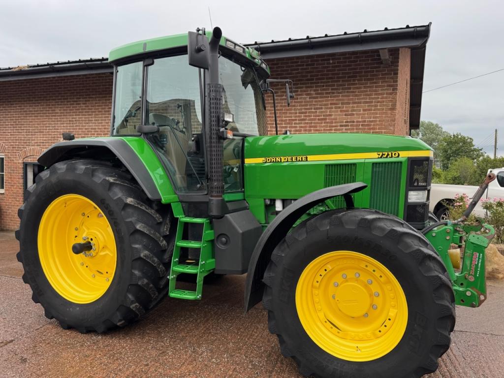 John Deere 7710