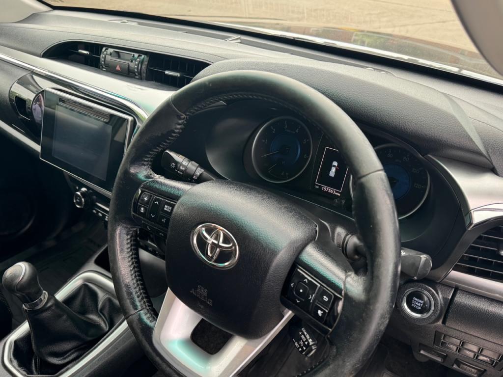 Toyota Hi-Lux Invincible 3.0LT Diesel