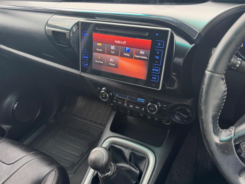 Toyota Hi-Lux Invincible 3.0LT Diesel