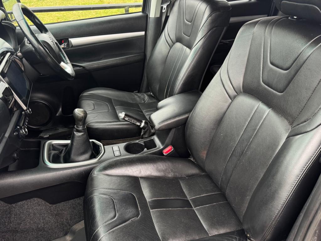 Toyota Hi-Lux Invincible 3.0LT Diesel