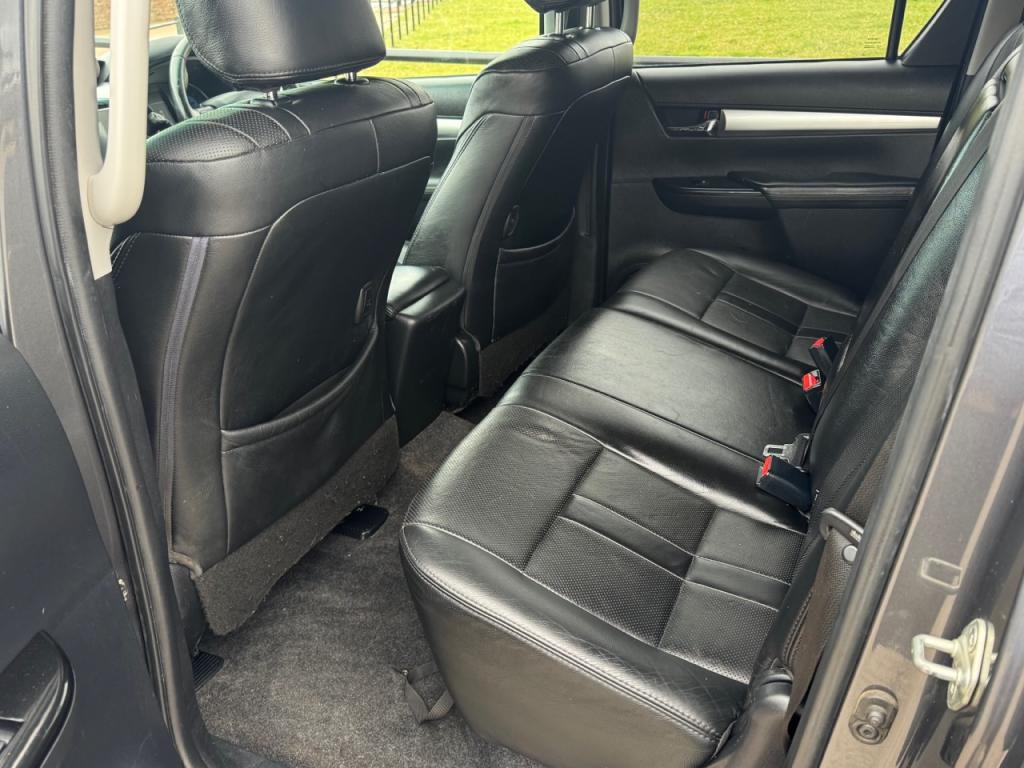 Toyota Hi-Lux Invincible 3.0LT Diesel