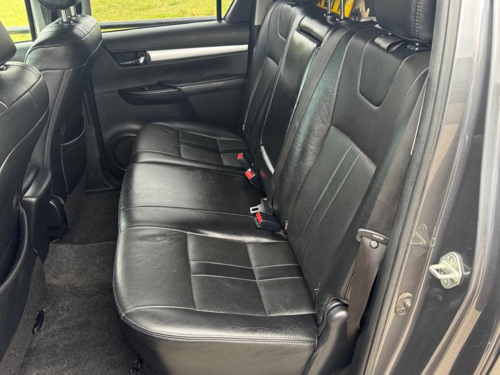 Toyota Hi-Lux Invincible 3.0LT Diesel