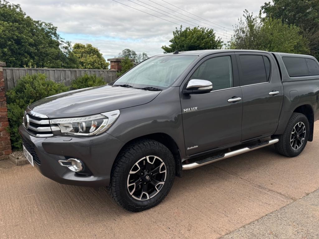 Toyota Hi-Lux Invincible 3.0LT Diesel