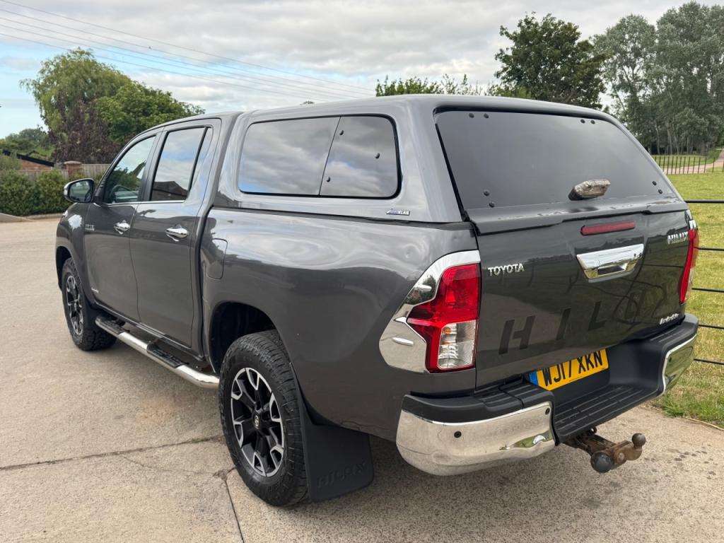 Toyota Hi-Lux Invincible 3.0LT Diesel