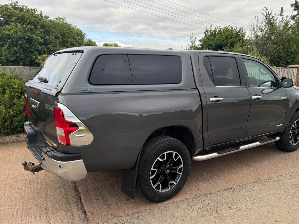 Toyota Hi-Lux Invincible 3.0LT Diesel