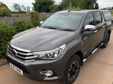 Toyota Hi-Lux Invincible 3.0LT Diesel