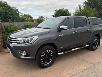 Toyota Hi-Lux Invincible 3.0LT Diesel
