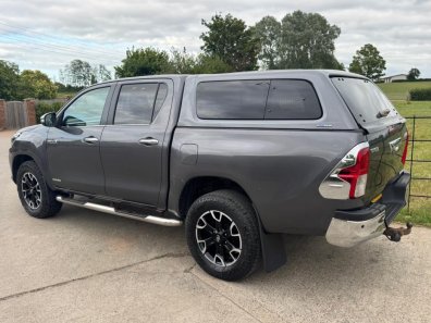 Toyota Hi-Lux Invincible 3.0LT Diesel
