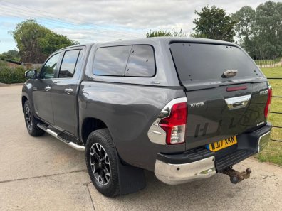 Toyota Hi-Lux Invincible 3.0LT Diesel