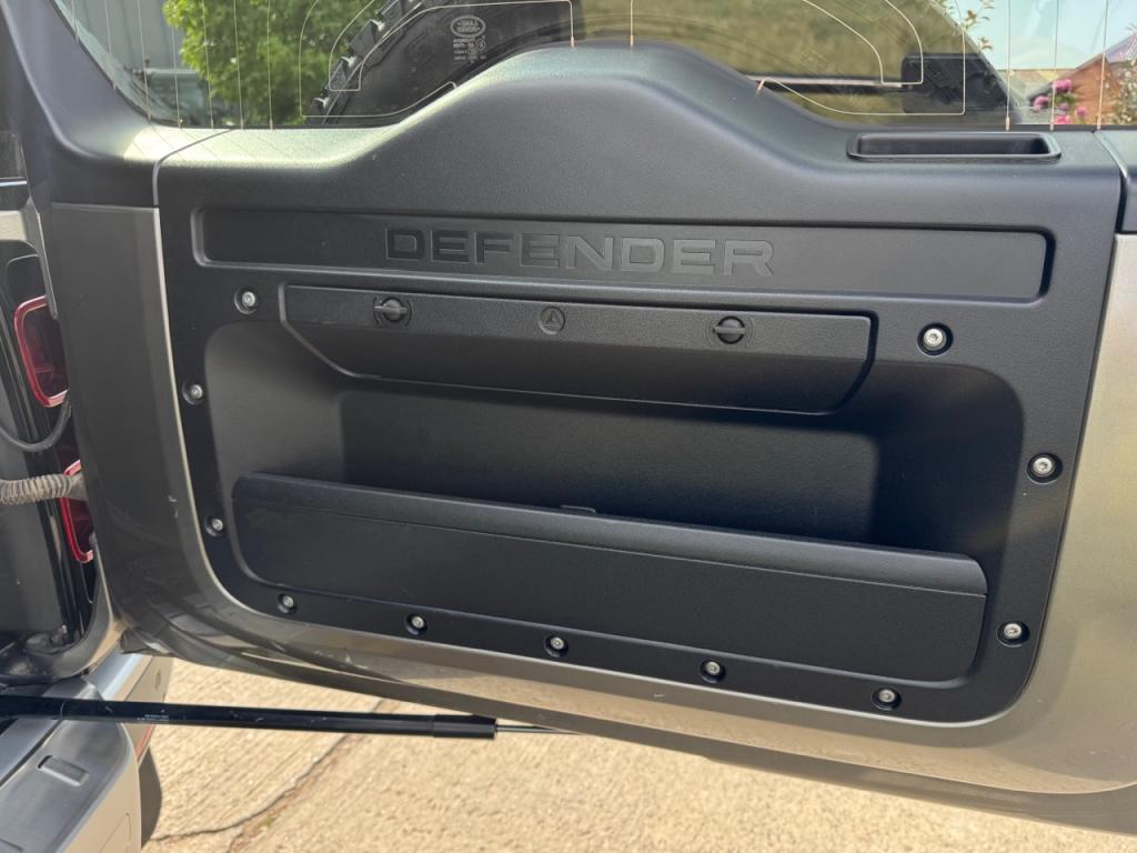 Land Rover Defender 90 Hardtop D250