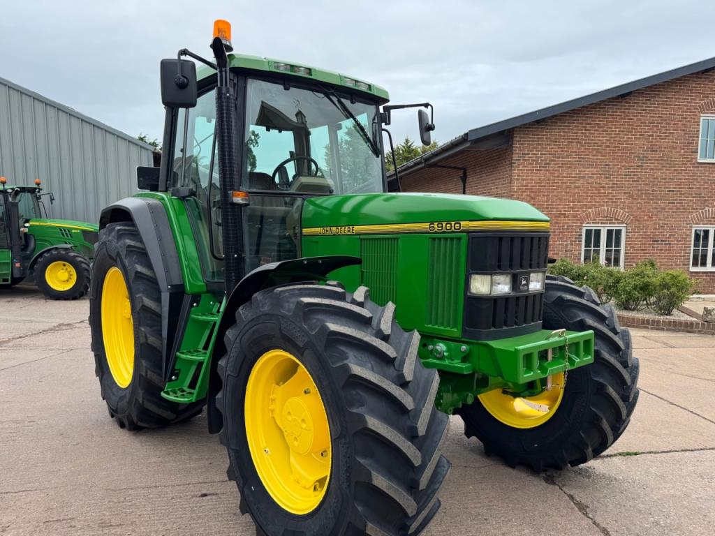 John Deere 6900