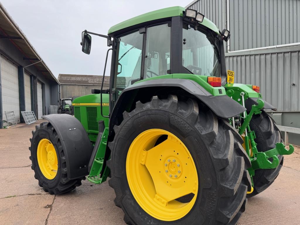 John Deere 6900