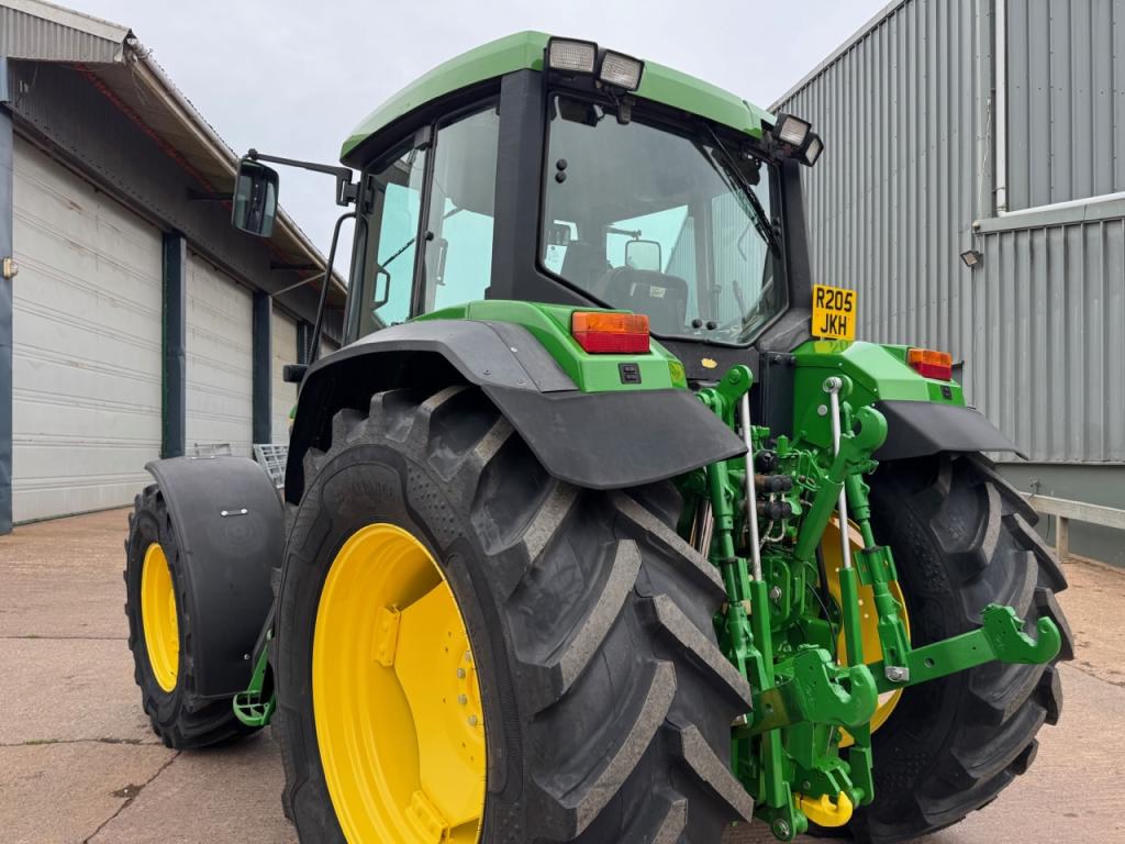 John Deere 6900