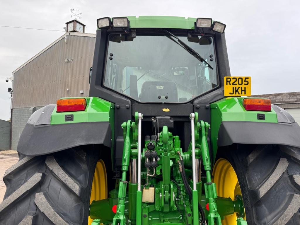 John Deere 6900