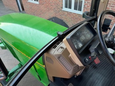 John Deere 6900