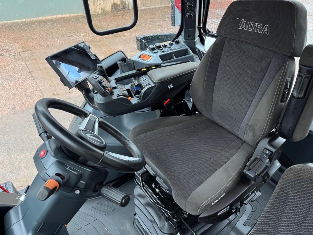Valtra Q305 Unlimited