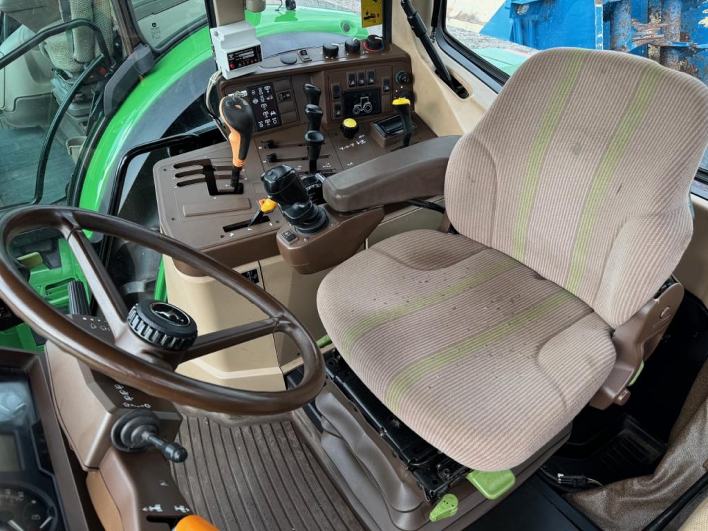 John Deere 6910