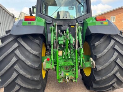 John Deere 6910